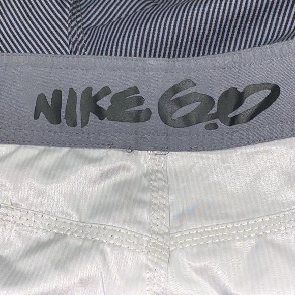 Nike 6.0 MENS SIZE 38 BOARD SHORTS Gray and Black Striped Shorts POCKETS CLEAN - Picture 13 of 13